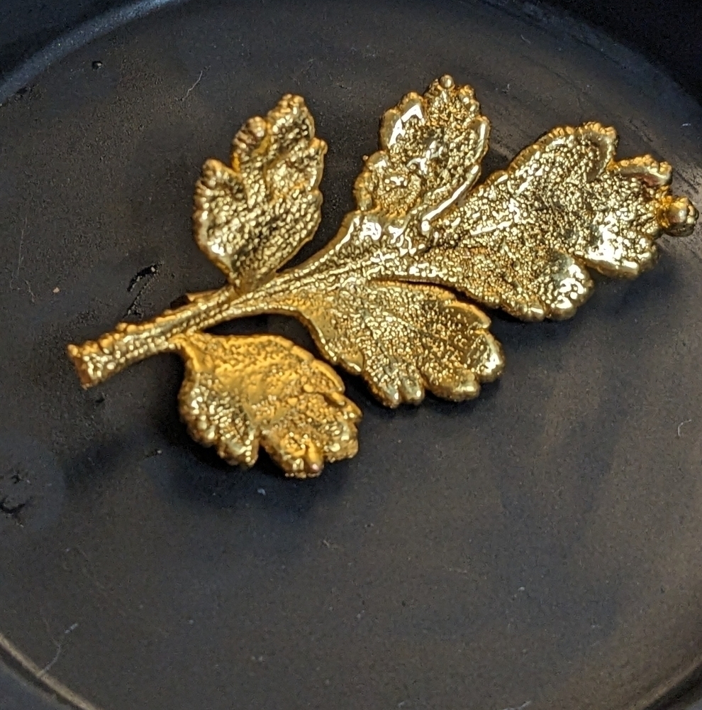 Vintage Gold‎ Leaf Brooch